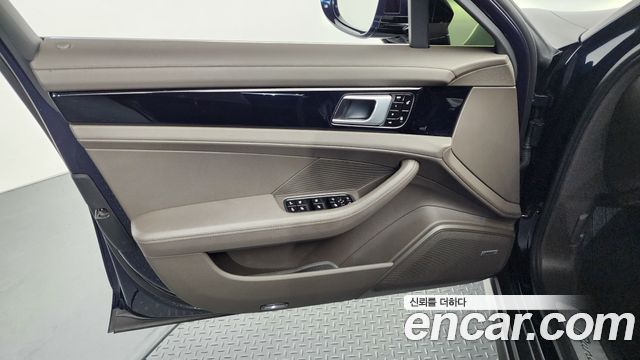 Porsche Panamera 2018 — photo 14