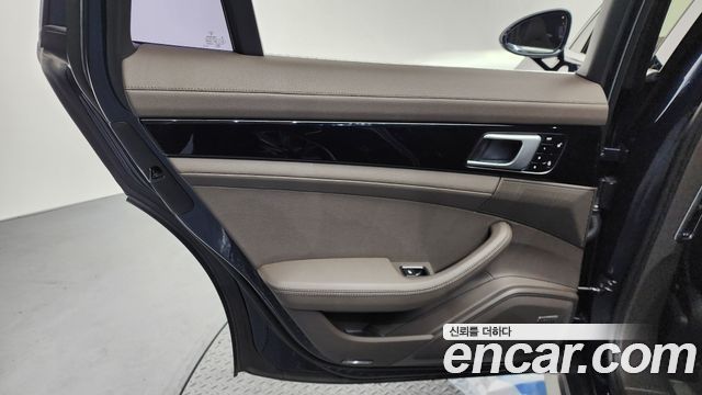 Porsche Panamera 2018 — photo 15