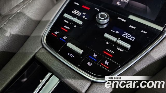 Porsche Panamera 2018 — photo 31