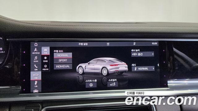 Porsche Panamera 2018 — photo 33