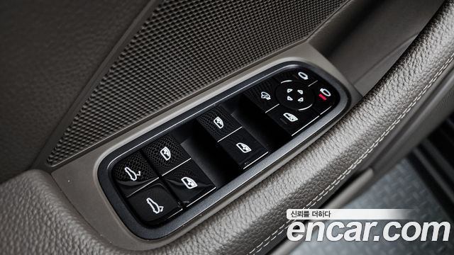 Porsche Panamera 2018 — photo 35