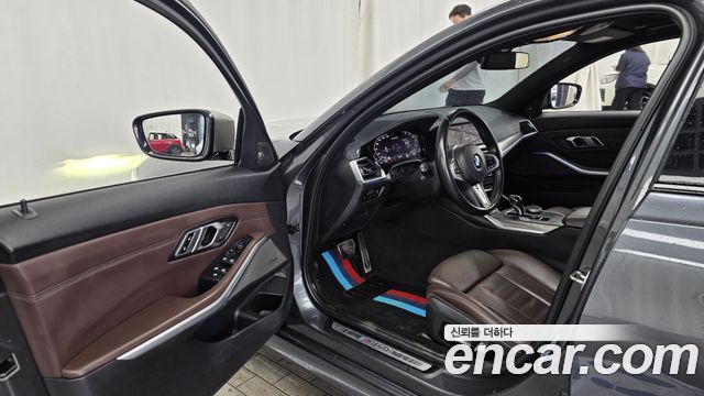 BMW 3-Series 2021 — photo 10
