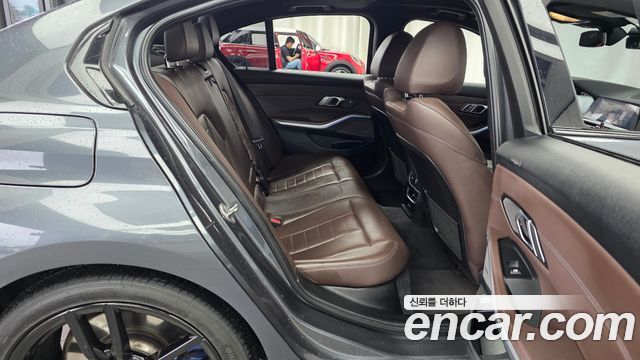 BMW 3-Series 2021 — photo 12