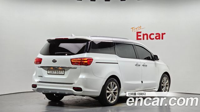 Kia Canival 2019 — photo 2