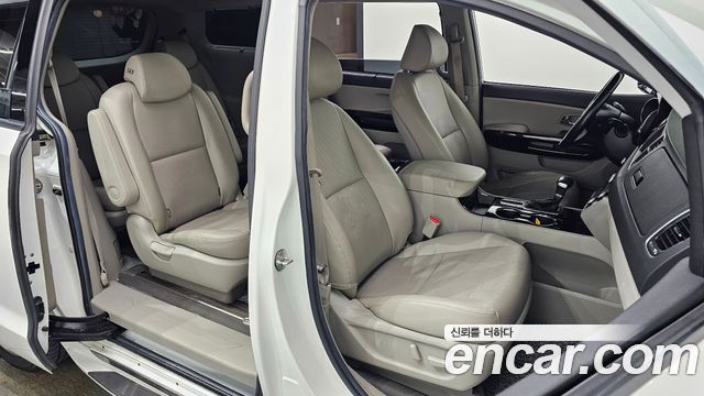 Kia Canival 2019 — photo 17