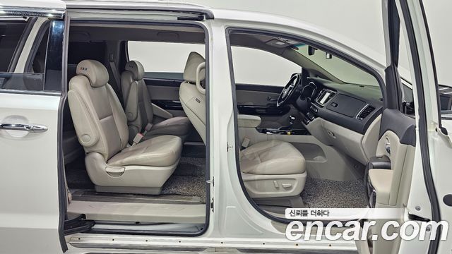 Kia Canival 2019 — photo 28