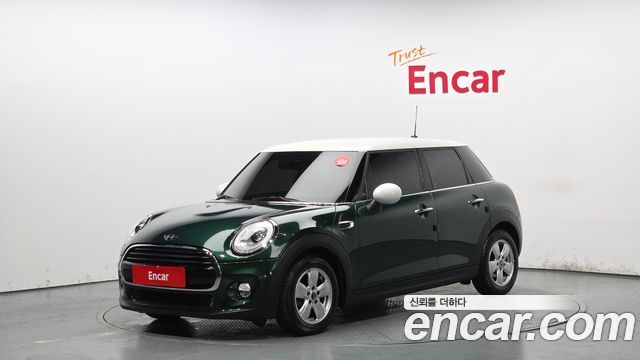 Mini Cooper 2018 — photo 1