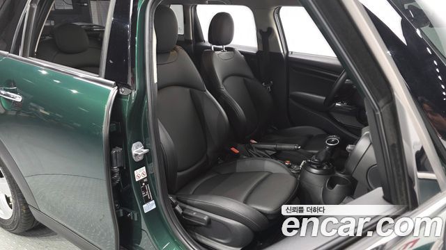 Mini Cooper 2018 — photo 18