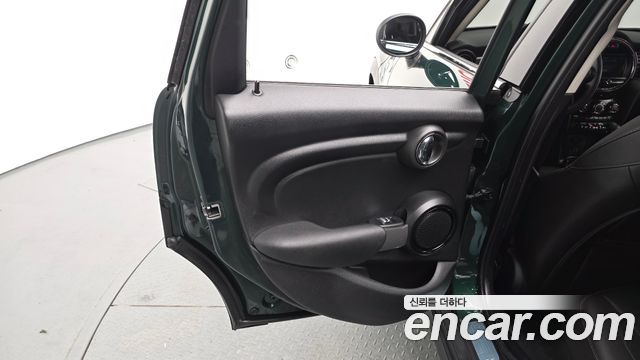 Mini Cooper 2018 — photo 15