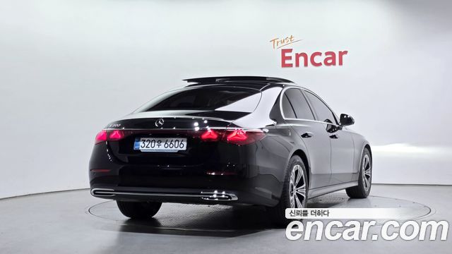 Mercedes-Benz E-Class 2025 — photo 2