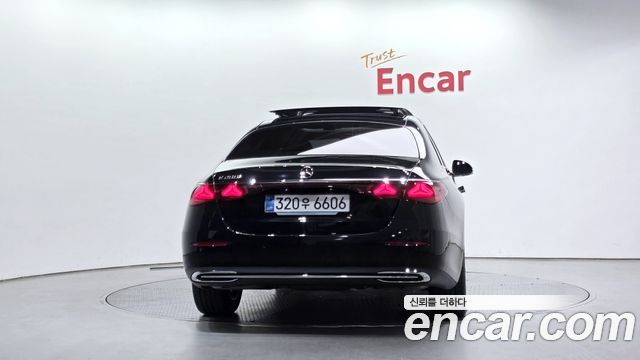 Mercedes-Benz E-Class 2025 — photo 4