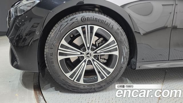 Mercedes-Benz E-Class 2025 — photo 5