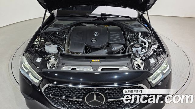 Mercedes-Benz E-Class 2025 — photo 6