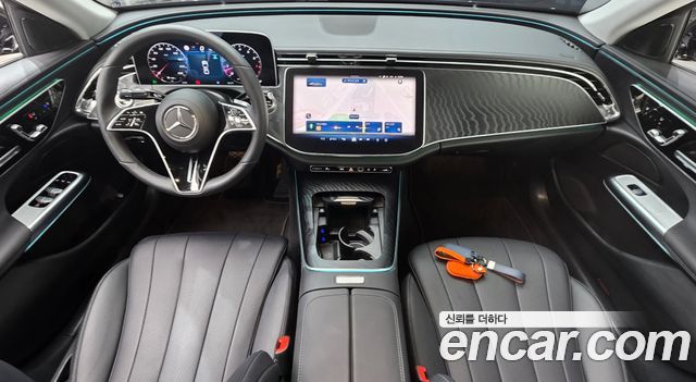 Mercedes-Benz E-Class 2025 — photo 10