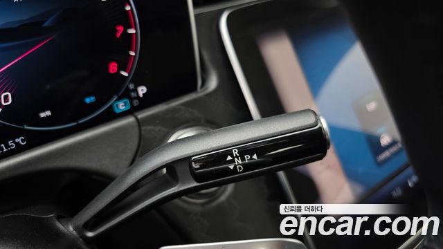 Mercedes-Benz E-Class 2025 — photo 12