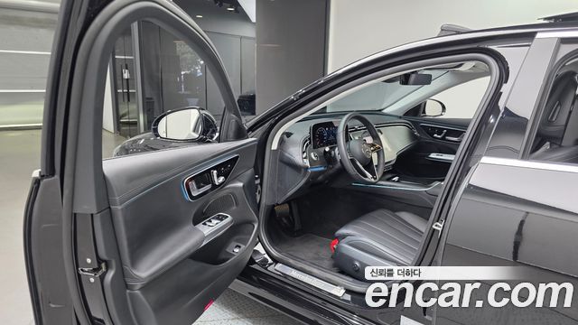 Mercedes-Benz E-Class 2025 — photo 13