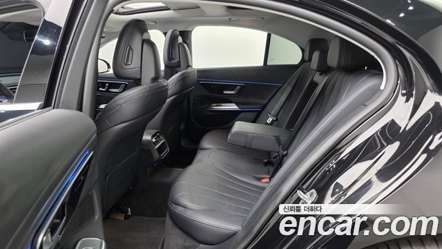 Mercedes-Benz E-Class 2025 — photo 17