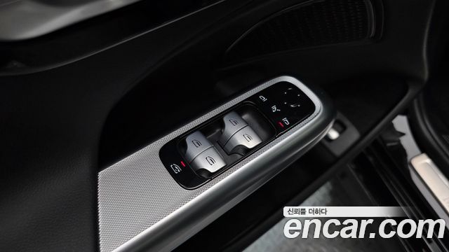 Mercedes-Benz E-Class 2025 — photo 23