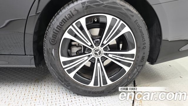 Mercedes-Benz E-Class 2025 — photo 7