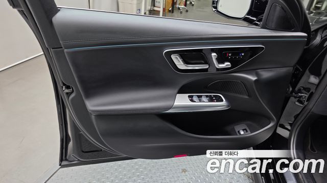 Mercedes-Benz E-Class 2025 — photo 14