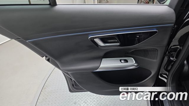 Mercedes-Benz E-Class 2025 — photo 15