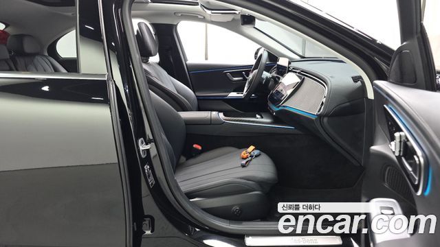 Mercedes-Benz E-Class 2025 — photo 16