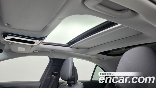Mercedes-Benz E-Class 2025 — photo 29