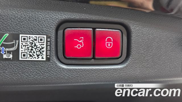 Mercedes-Benz E-Class 2025 — photo 31