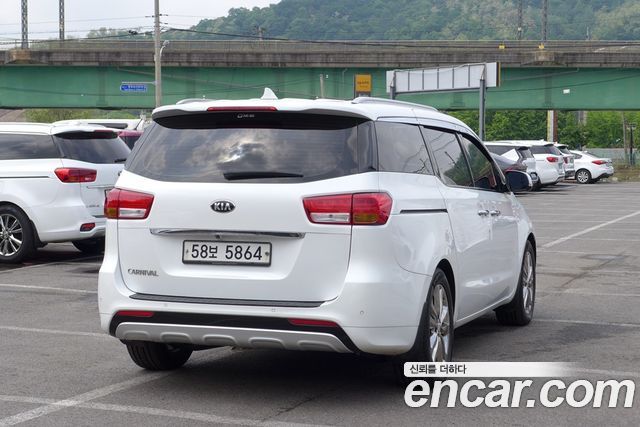 Kia Canival 2016 — photo 2