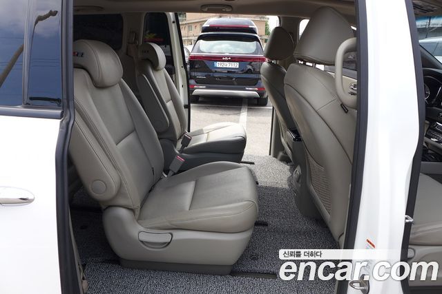 Kia Canival 2016 — photo 12