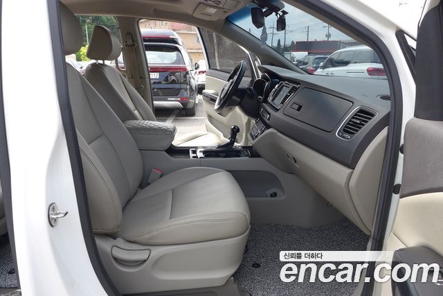 Kia Canival 2016 — photo 13