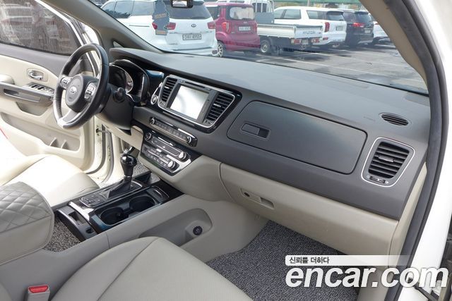 Kia Canival 2016 — photo 14