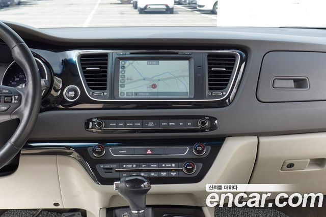 Kia Canival 2016 — photo 19