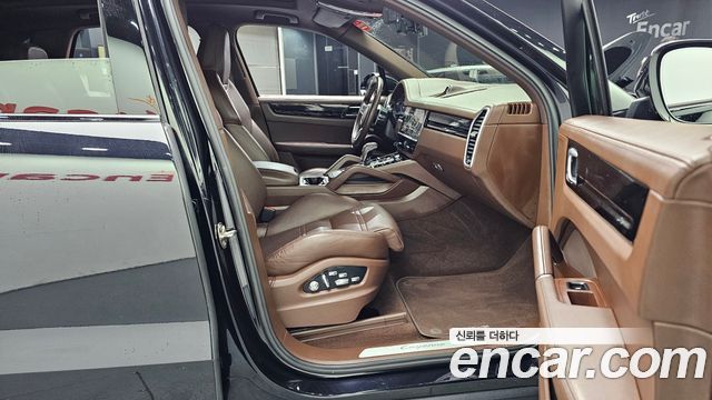 Porsche Cayenne 2020 — photo 17