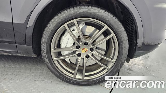 Porsche Cayenne 2020 — photo 7