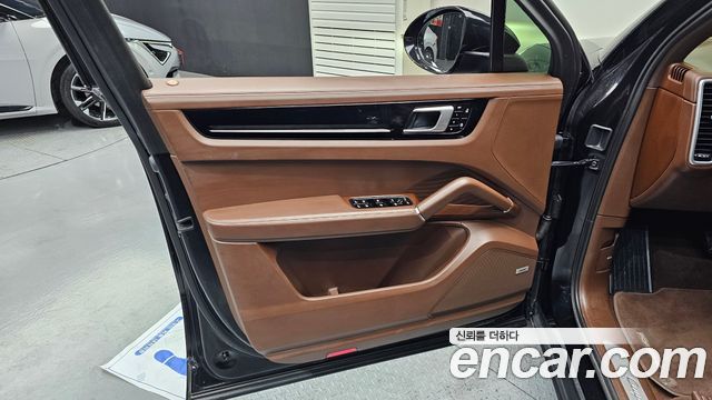 Porsche Cayenne 2020 — photo 14