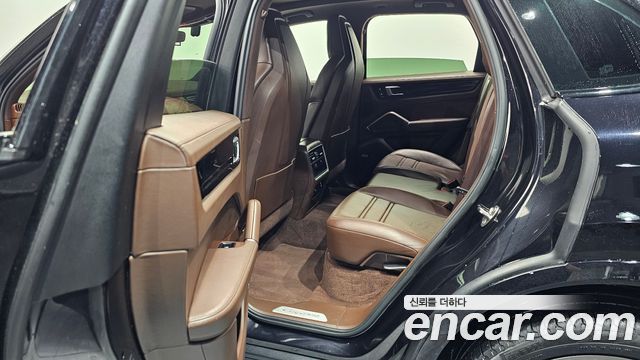 Porsche Cayenne 2020 — photo 16