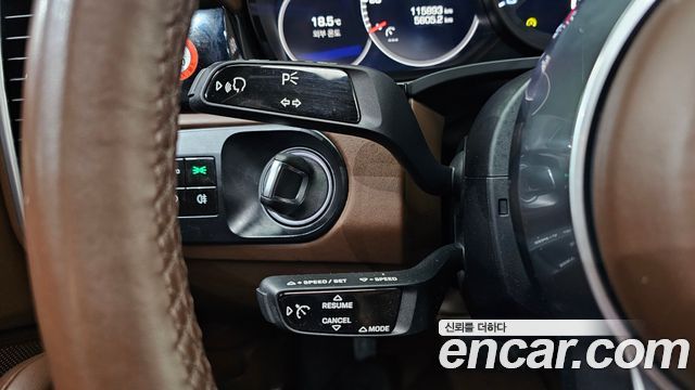 Porsche Cayenne 2020 — photo 27