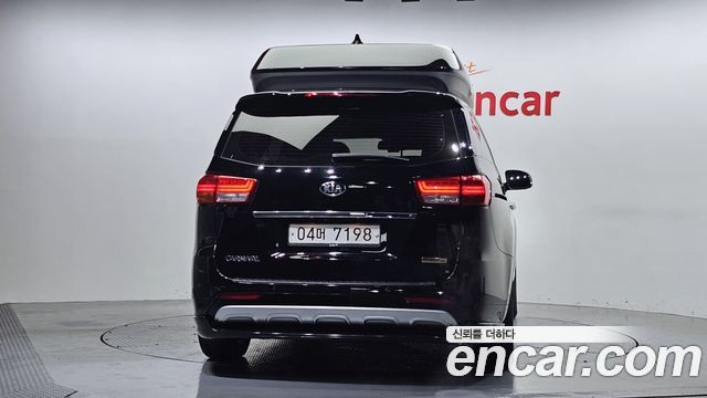 Kia Canival 2018 — photo 4