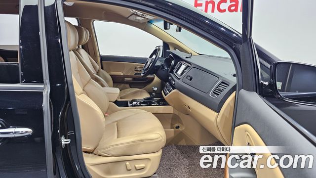 Kia Canival 2018 — photo 11
