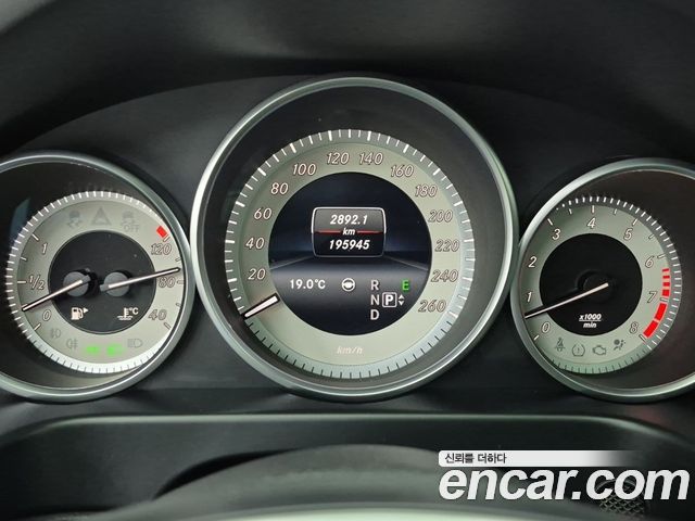 Mercedes-Benz E-Class 2015 — photo 8
