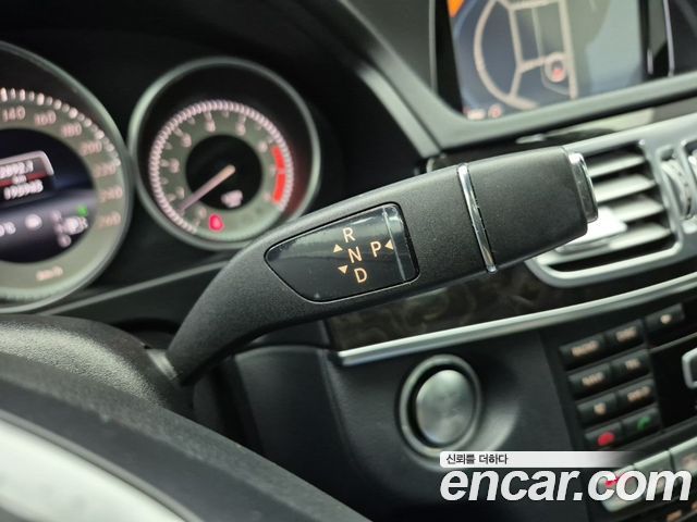 Mercedes-Benz E-Class 2015 — photo 9