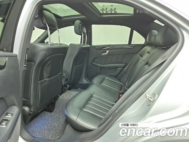 Mercedes-Benz E-Class 2015 — photo 12