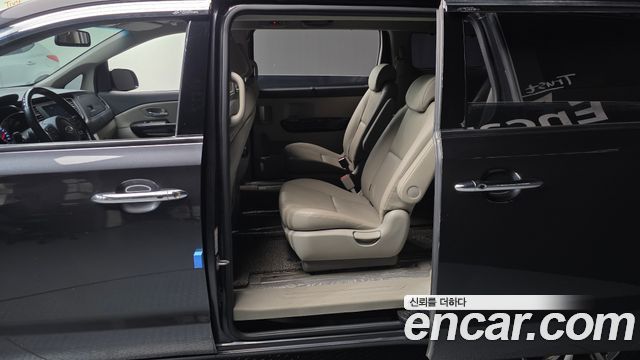 Kia Canival 2019 — photo 11