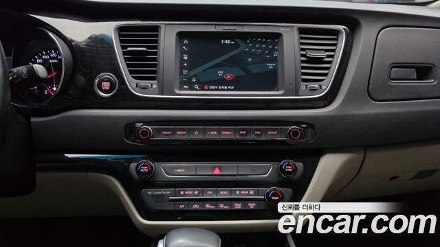 Kia Canival 2019 — photo 17