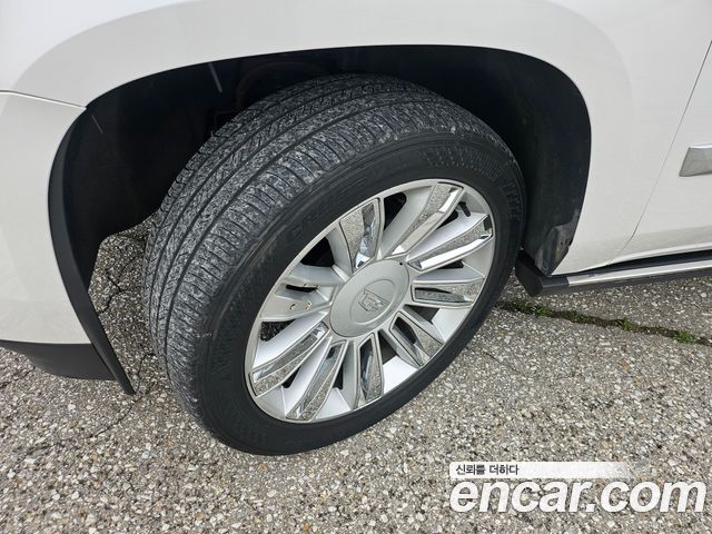 Cadillac Escalade 2018 — photo 9