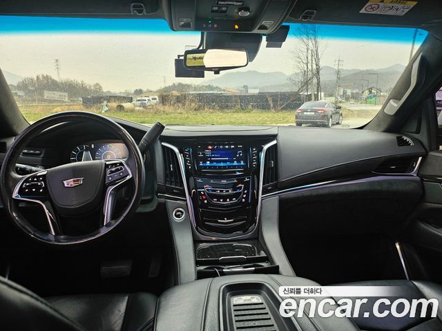 Cadillac Escalade 2018 — photo 11