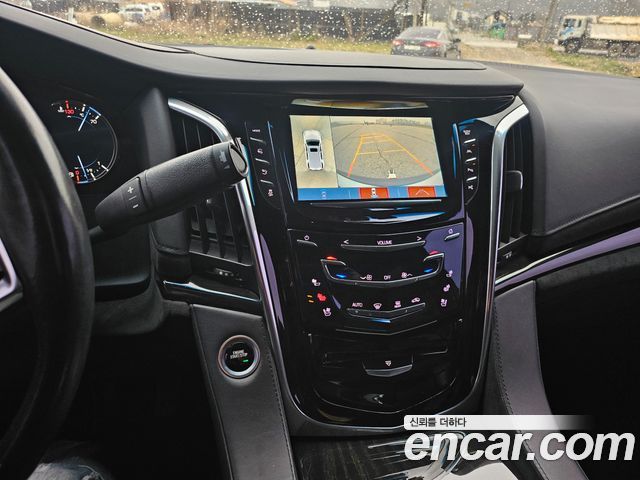 Cadillac Escalade 2018 — photo 14