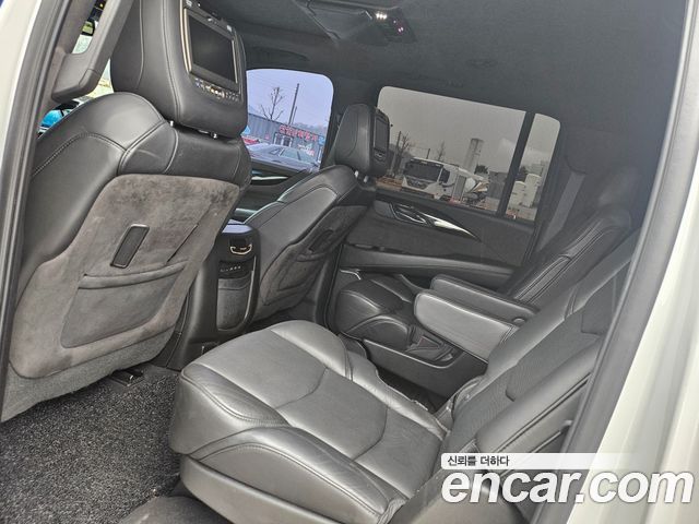 Cadillac Escalade 2018 — photo 17