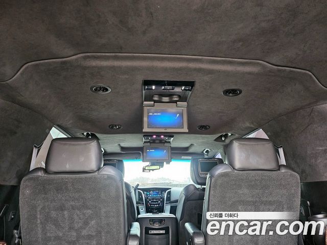 Cadillac Escalade 2018 — photo 18
